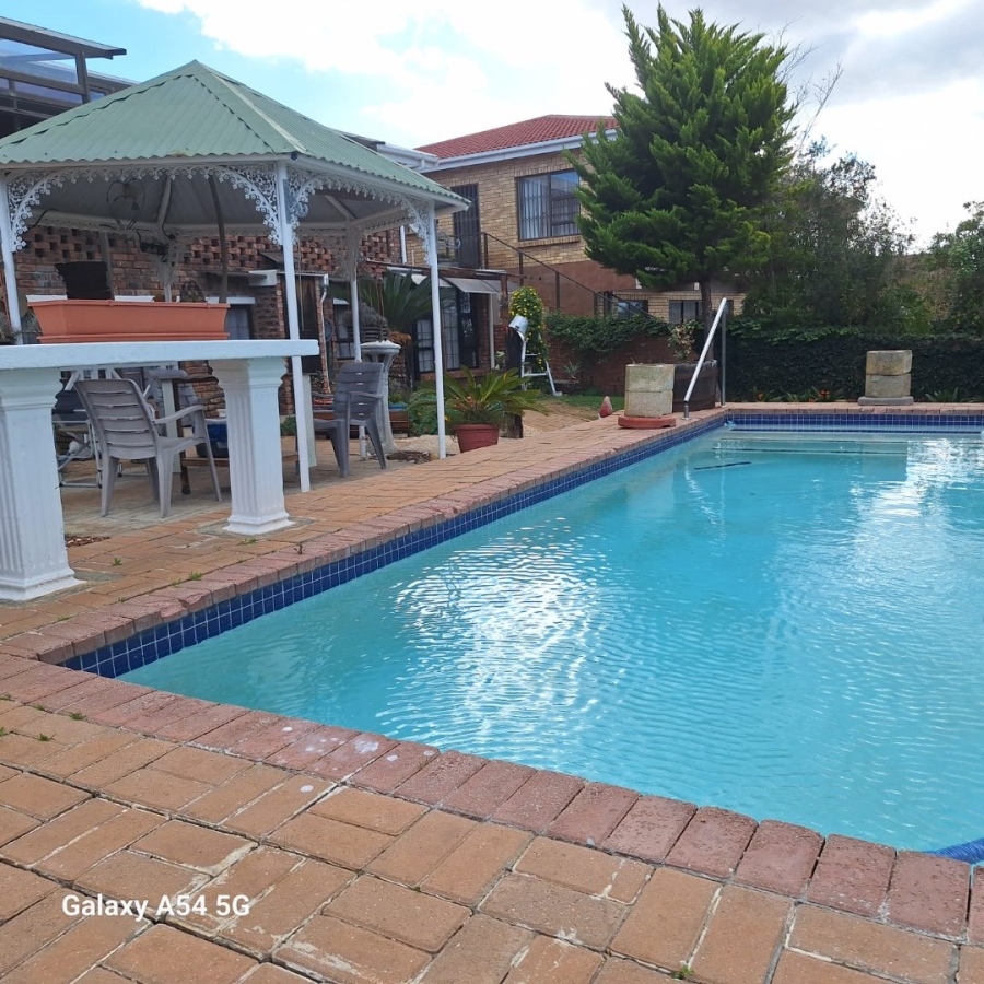 4 Bedroom Property for Sale in Hartenbos Heuwels Western Cape